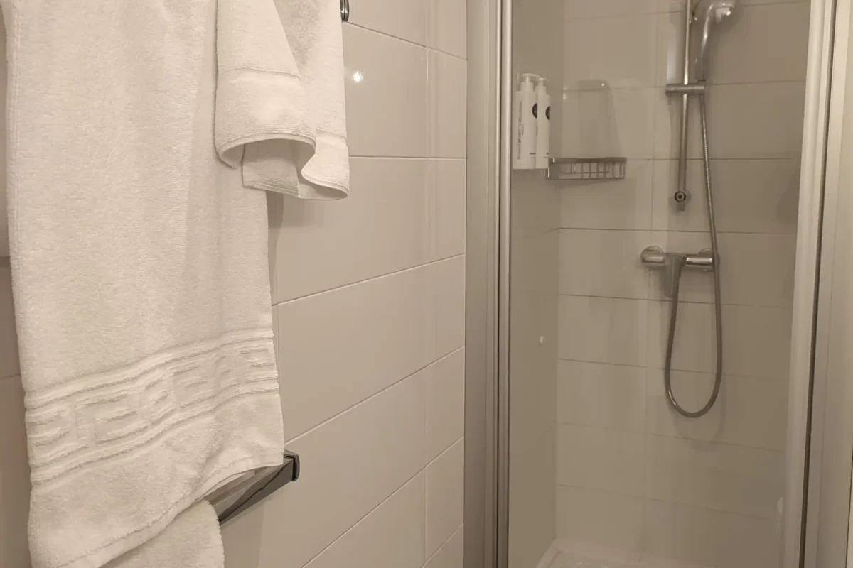 Bagno con doccia della Camera Singola, Hotel Accademia Trento