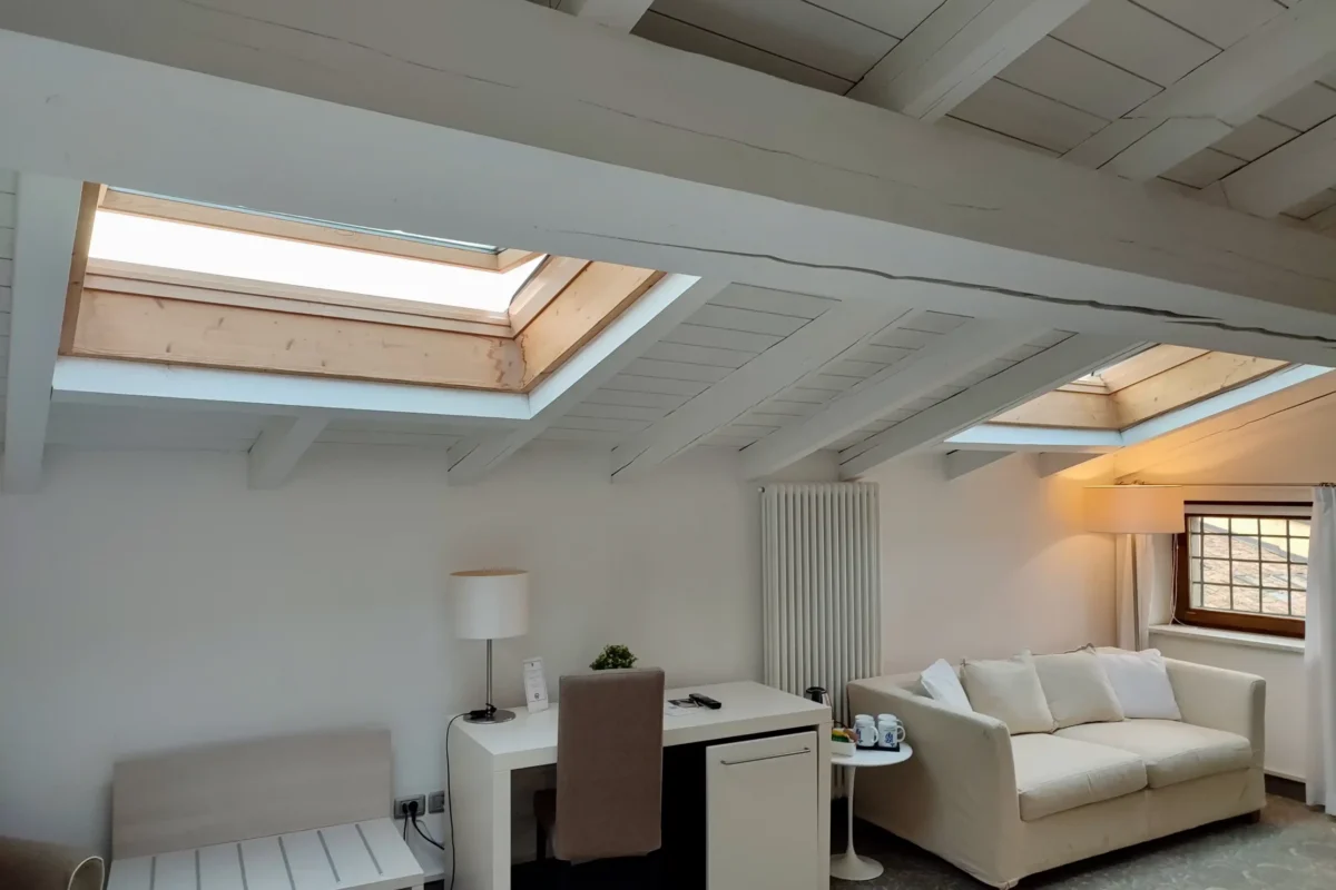 Travi a vista e lucernario della Junior Suite, Hotel Accademia Trento palazzo storico
