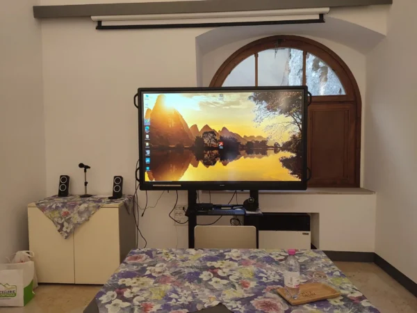 Sala Meeting con Big Pad touch screen, Hotel Accademia Trento centro storico