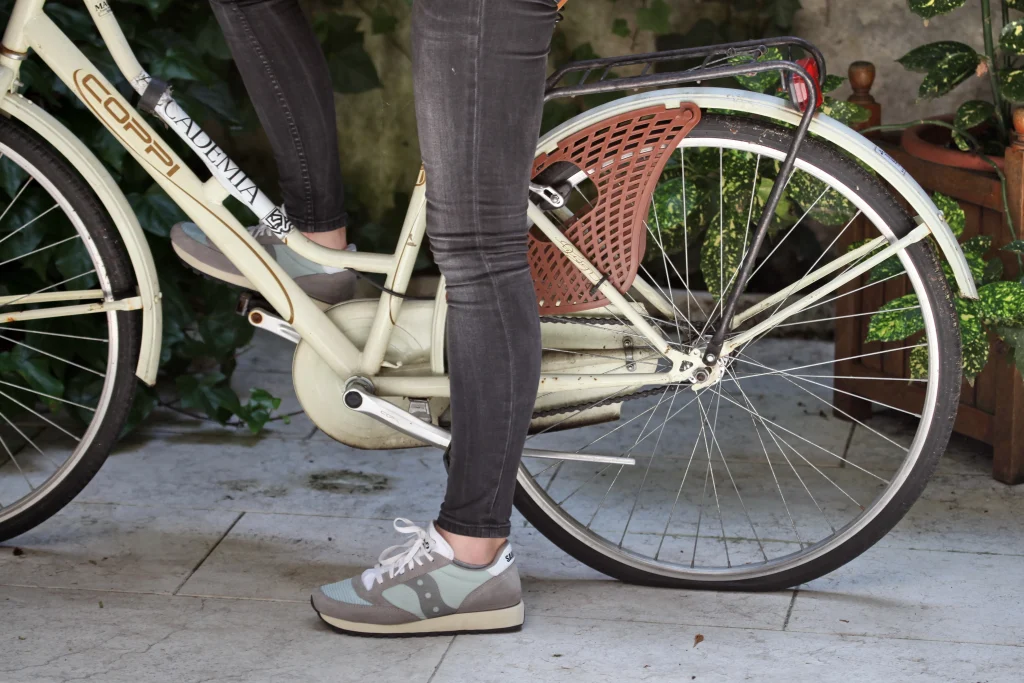 Bici brandizzata Hotel Accademia nel giardino di Trento