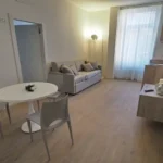 Soggiorno con divano letto del Bilocale, Hotel Accademia Trento