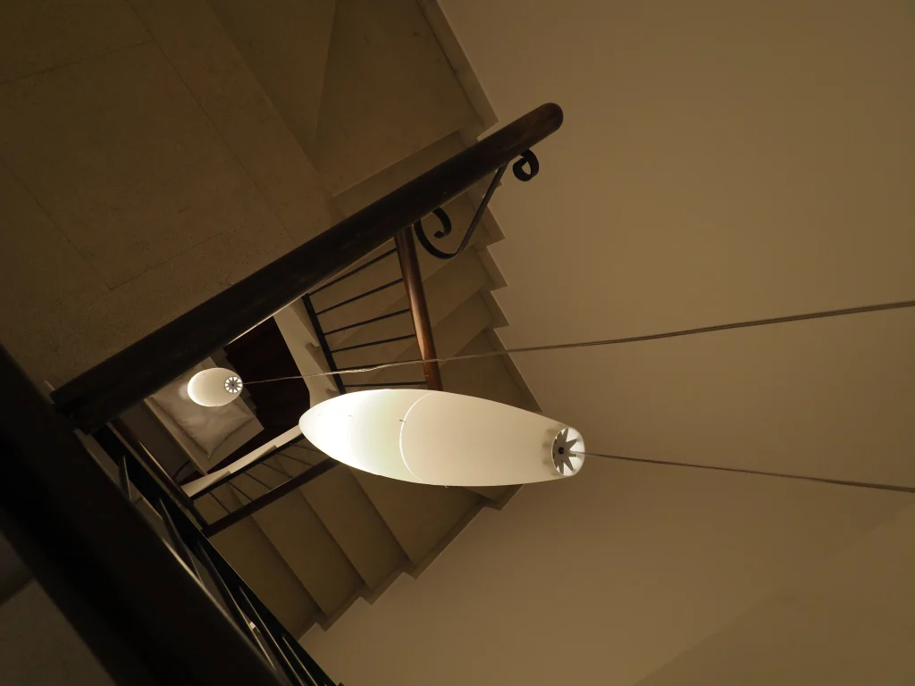 Angolo con lampade del giroscale, Hotel Accademia Trento