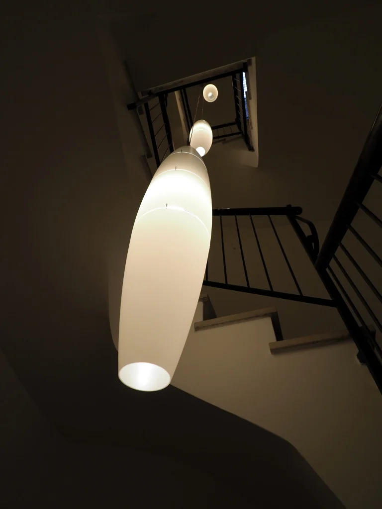 Lampade sospese del giroscale, Hotel Accademia Trento