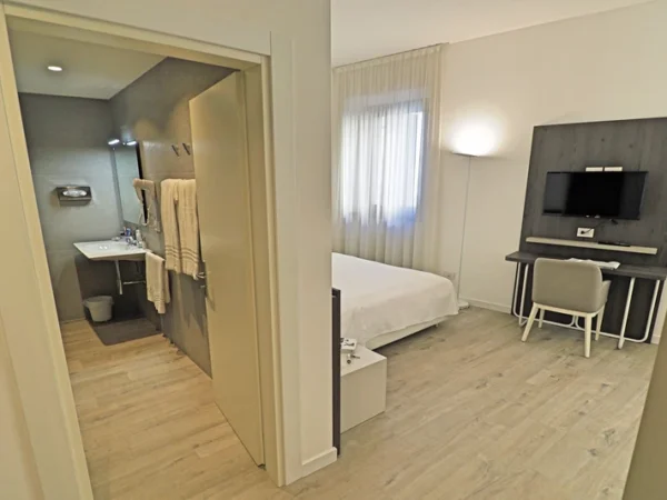 Monolocale con letto matrimoniale da 160 cm, Hotel Accademia Trento centro storico