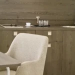 Scrivania e angolo cucina del Monolocale, Hotel Accademia Trento