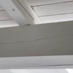 Soffitto con travi a vista in legno, Camera Tripla Hotel Accademia Trento palazzo storico