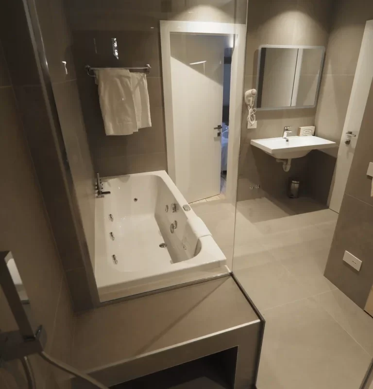 Vasca idromassaggio della SPA Suite, Hotel Accademia Trento centro storico