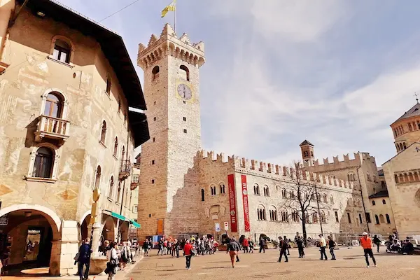 Piazza Duomo Trento centro storico Hotel Accademia