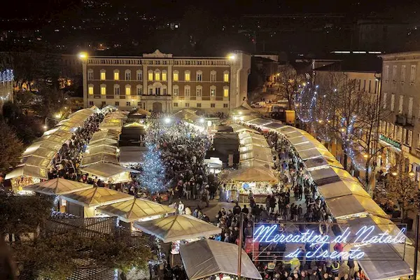 Mercatino di Natale in Piazza Fiera Trento